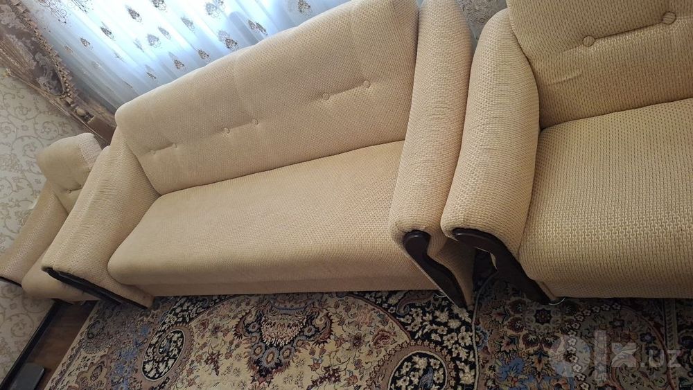Divan yumshoq mebel