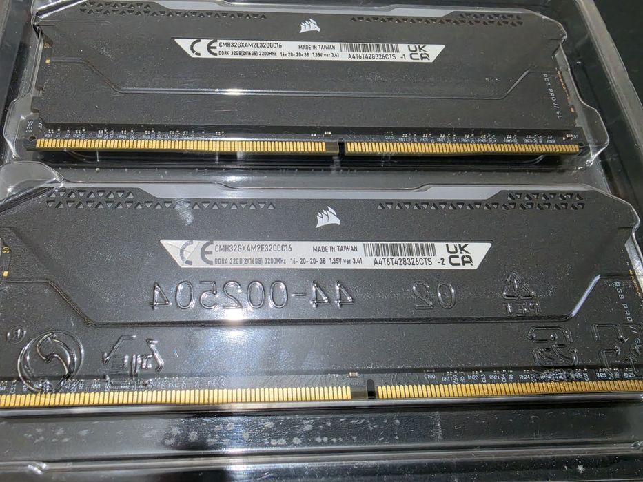 Corsair VENGEANCE RGB PRO SL 32GB (2x16GB) DDR4 3200MHz CMH32GX4M2E3200C16