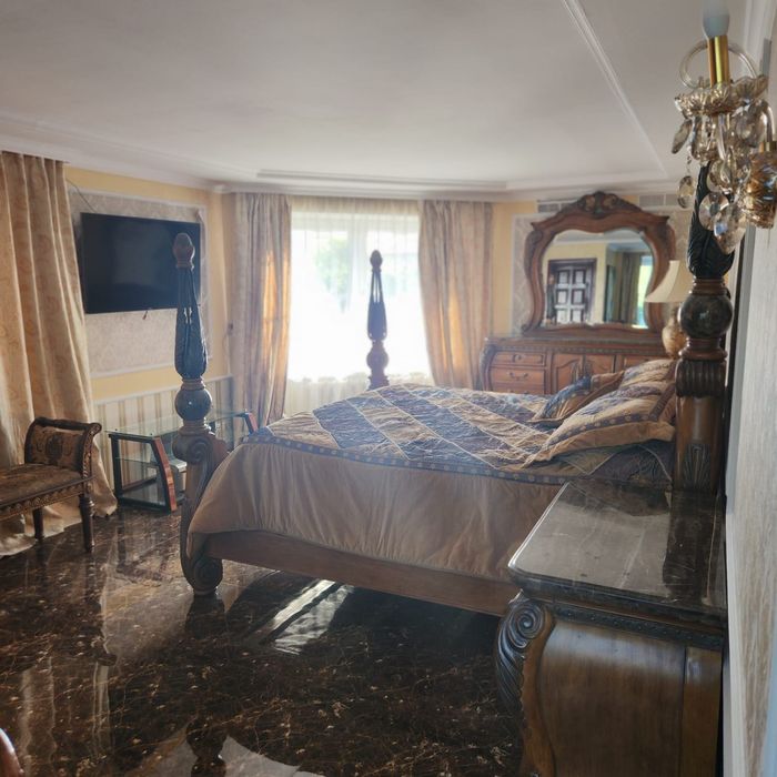 Дом в аренду с большим бассейном