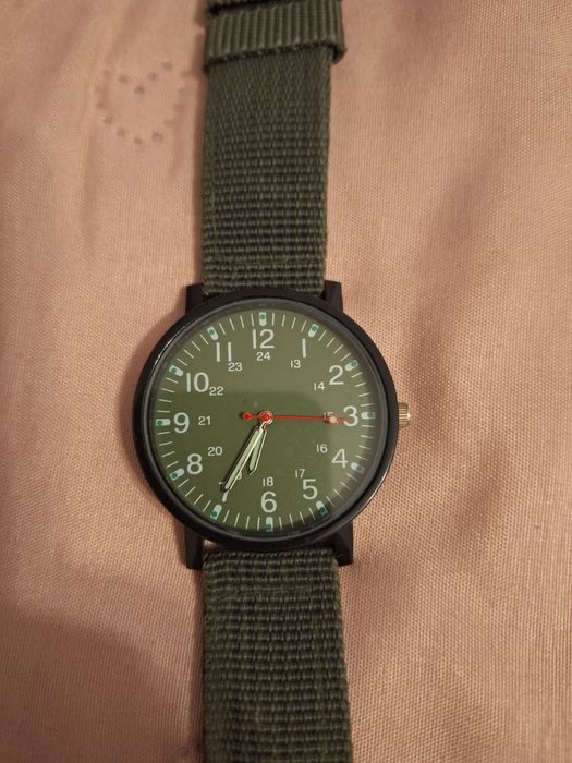 Спортен зелен кварцов часовник