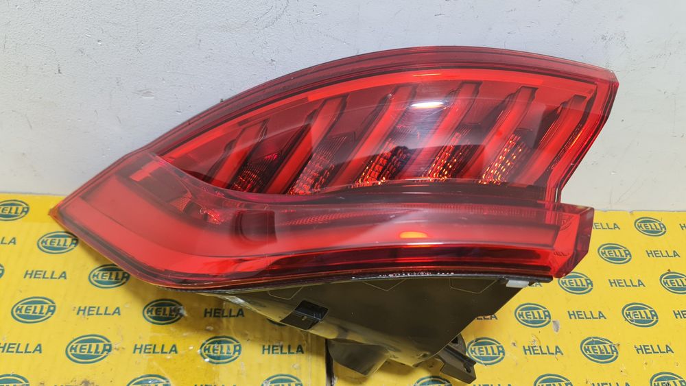 Lampa tripla stop led matrix dinamic Audi Q8 4M 4M8945070B