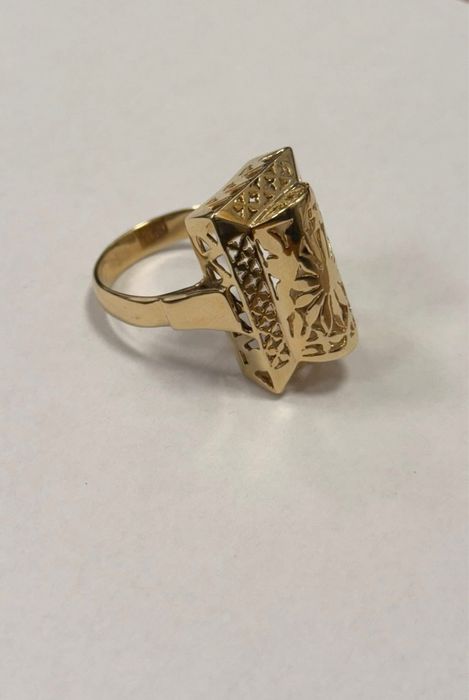 Дамски златен пръстен