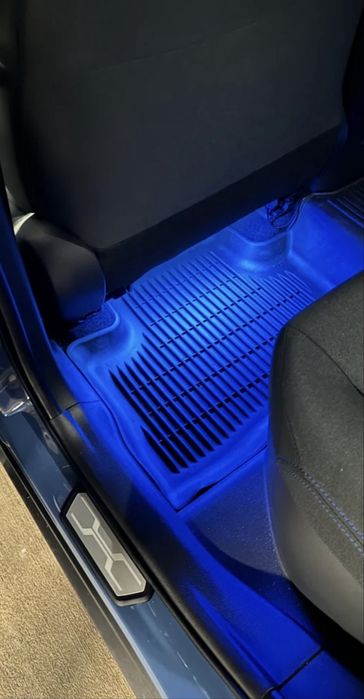Toyota Rav4 2019-2025 осветление в краката