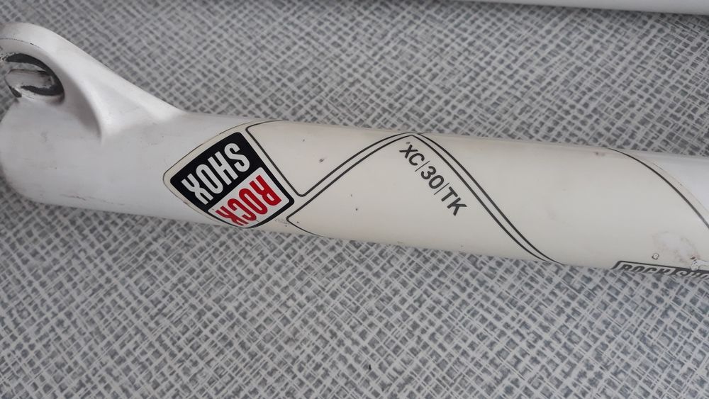 Продам срочно добротную вилку для велосипеда