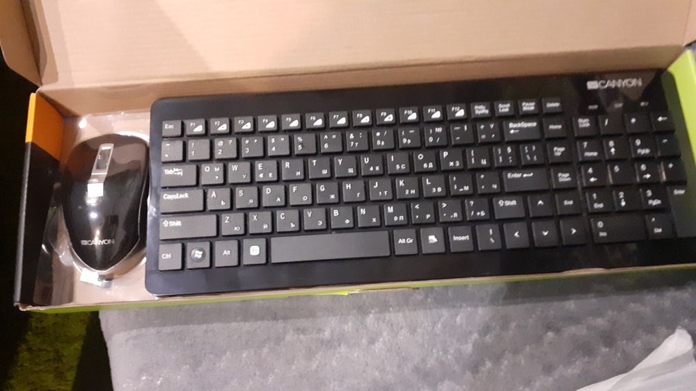 Продавам клавиатура  и мишка  безжична