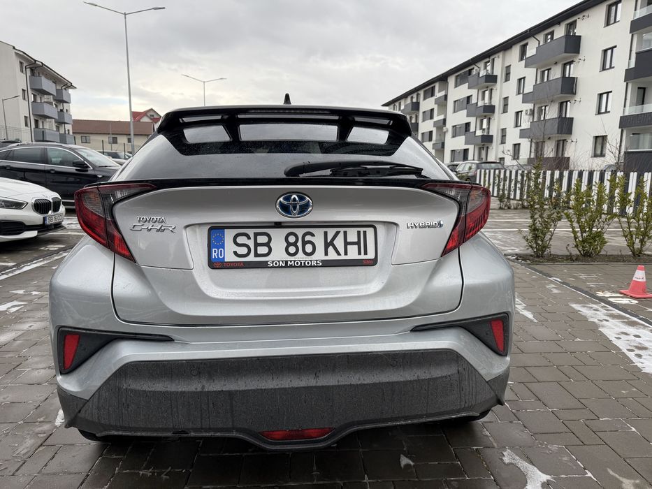Persoana fizica,vand toyota Chr -2022