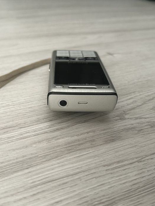 !!RAR !!Sony Ericsson K800i James Bond Casino Royale colectie