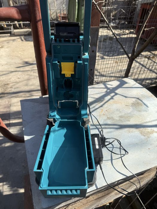 Radio Makita, este perfect functional.