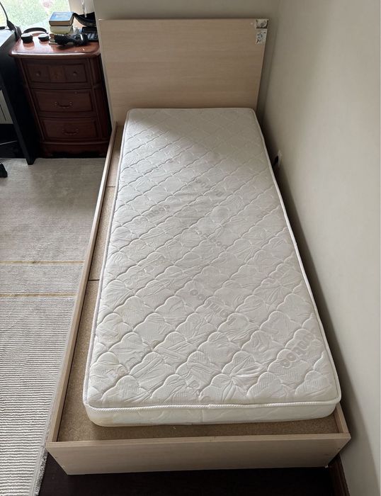 Продам кровать с матрасом