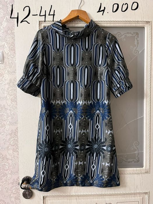 Продам б/у платья