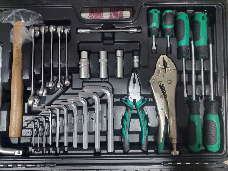 Набор ключей инструментов  для авто и дома Aeroforce, 142+2 предметов