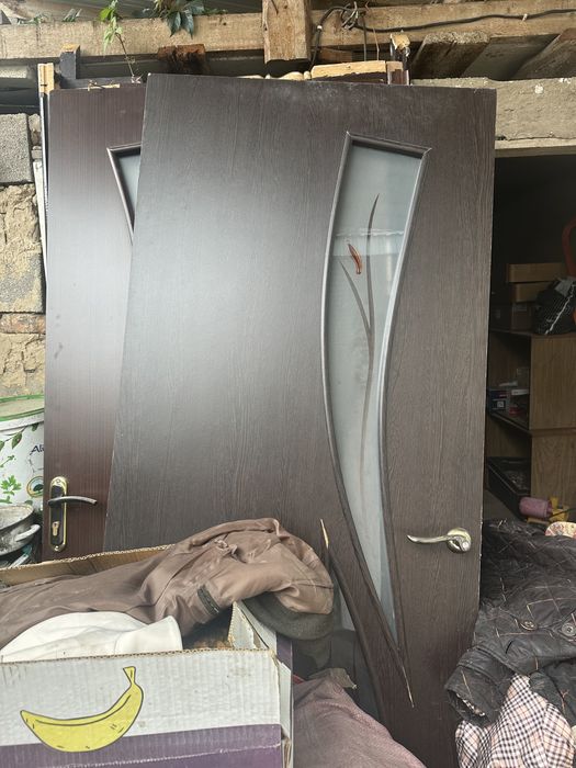 Двери межкомнатные б/у