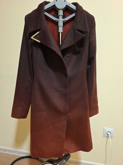 Женское пальто бордовое