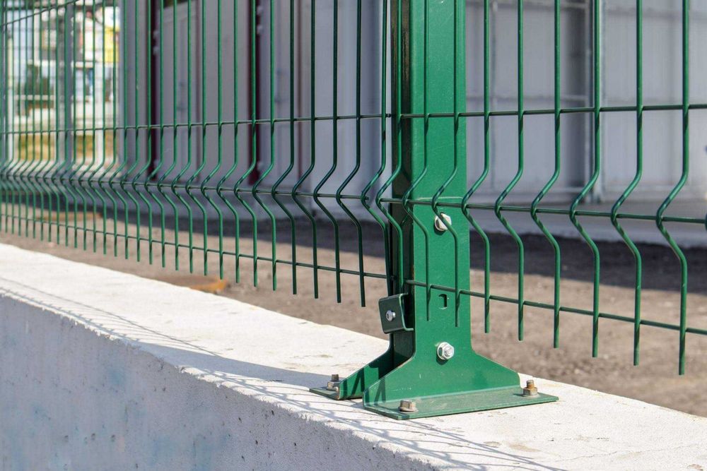 Vand garduri moderne din sipca metalica plasa bordurata lemn fier