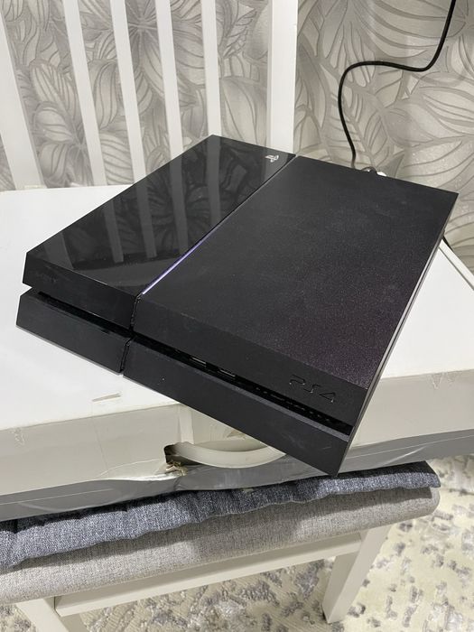 Playstation 4 с 3 контроллерами + игры