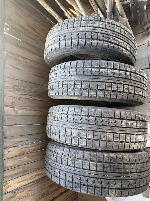 Зимние шины 225/65/р17. Toyo
