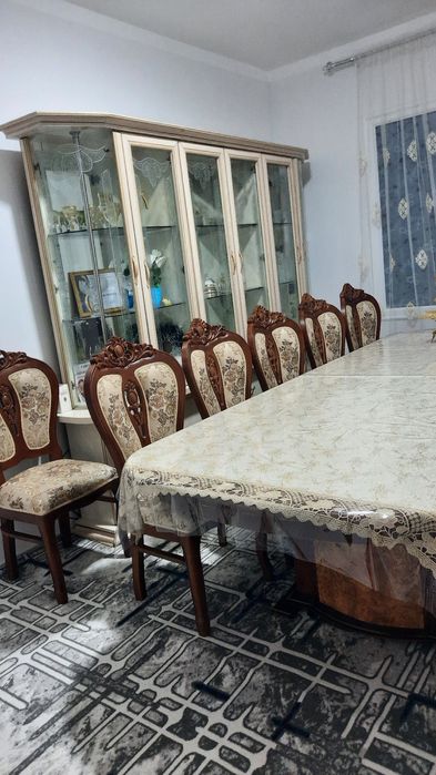 12 talik stol-stul yong‘oq daraxtidan.
Oq rangli servant MDF materiald