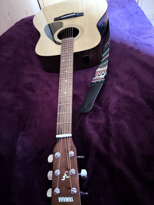 Электроакустическая гитара