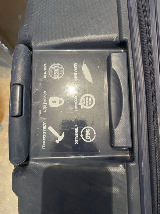 Чемодан б/у