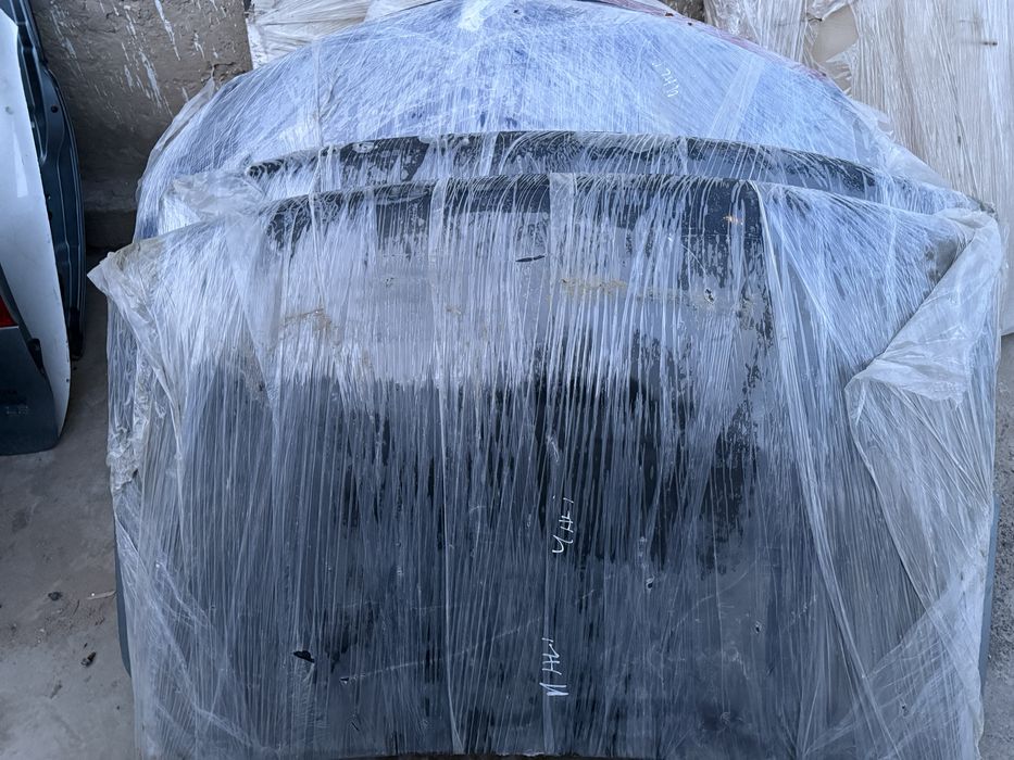 Капот на  Монтеро спорт