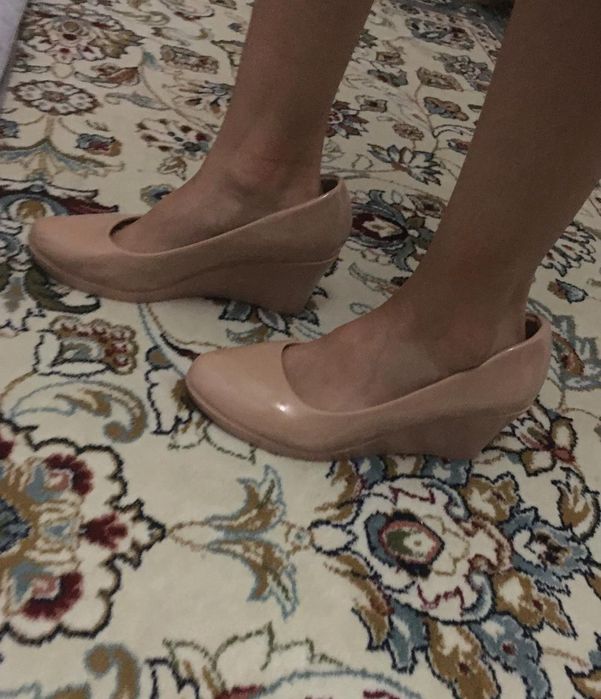 Срочно продам лакированный туфли