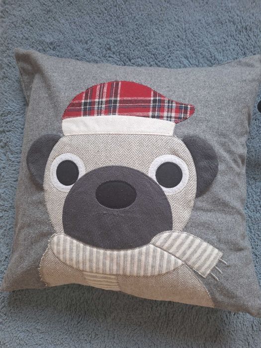 perna gri cu imagine catelus in relief