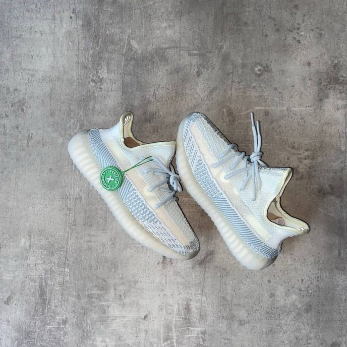 Отново Yeezy Boost 350 V2 “CLOUD WHİTE”