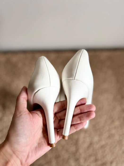 Елегантни бели обувки, 39 размер, като нови