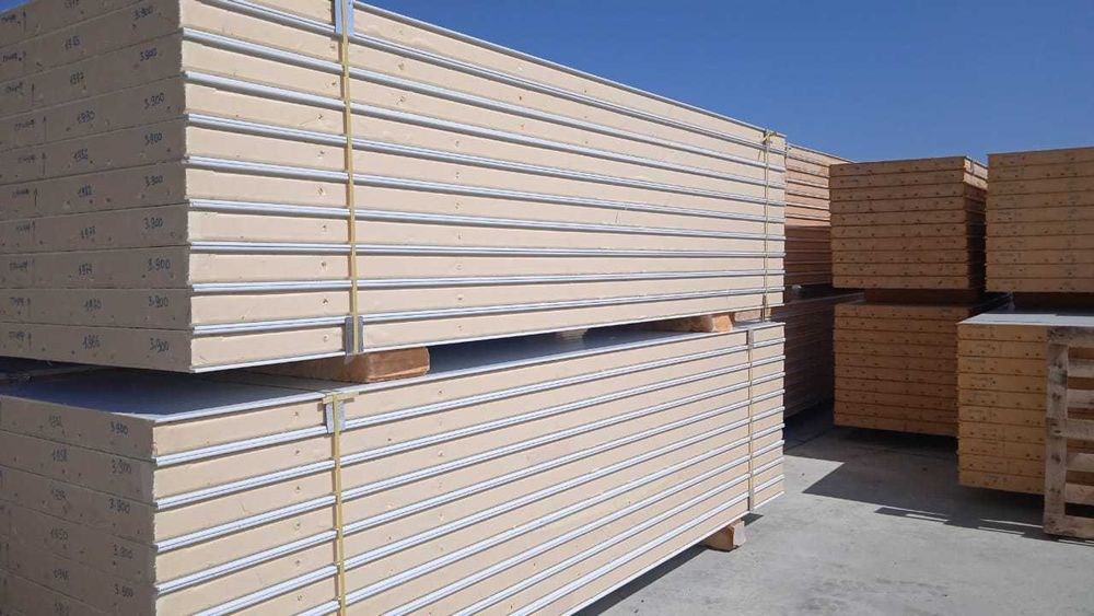 Компания поставляет сэндвич-панели промышленного стандарта.