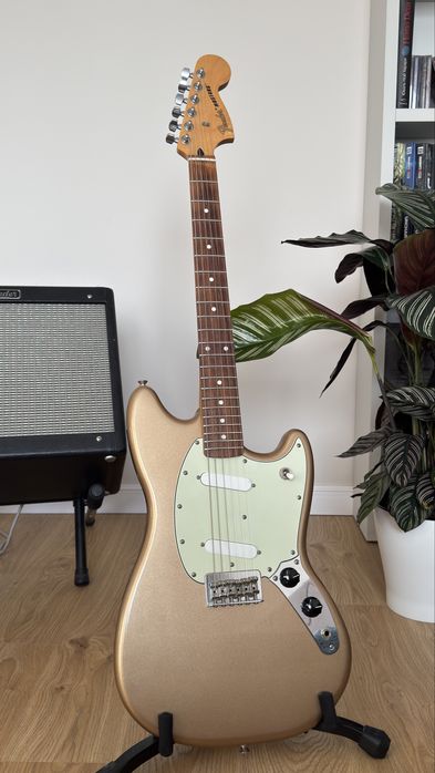 Элекстрогиатра Fender Mustang
