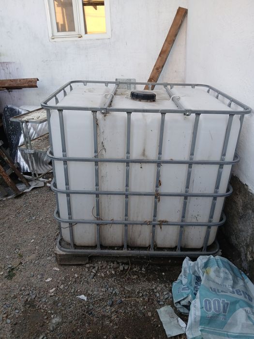 Емкость для воды 1000 л