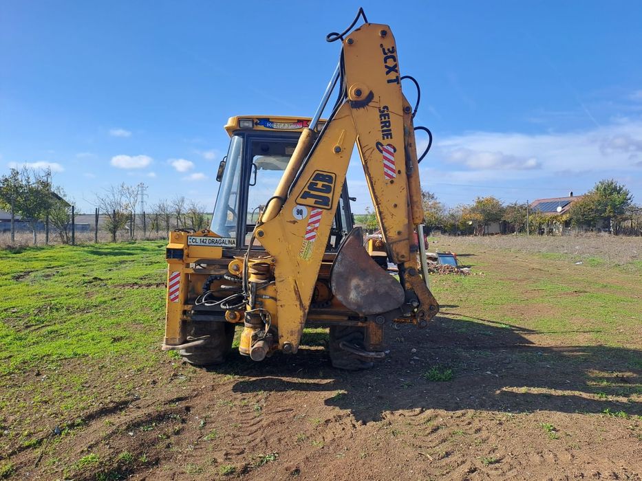 Buldoexcavator JCB 3CX funcțional – pentru dezmembrări – picon + cupe