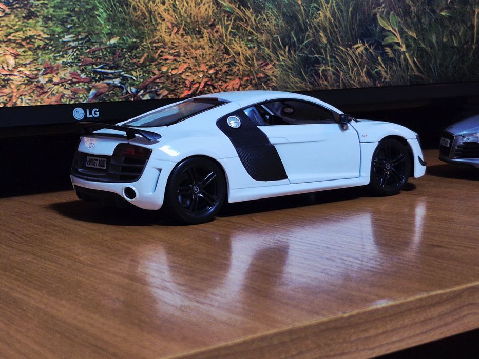 Macheta 1 18 Audi R8, R8 GT