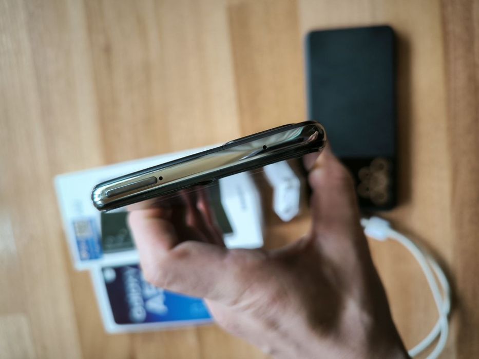 Samsung a52 телефон