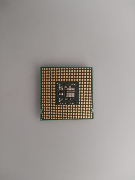 Intel Pentium Dual-Core E5200
2 ядра / 2 потока, 2 МБ кэш,
