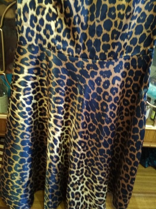 Продам платье ,плотный атлас