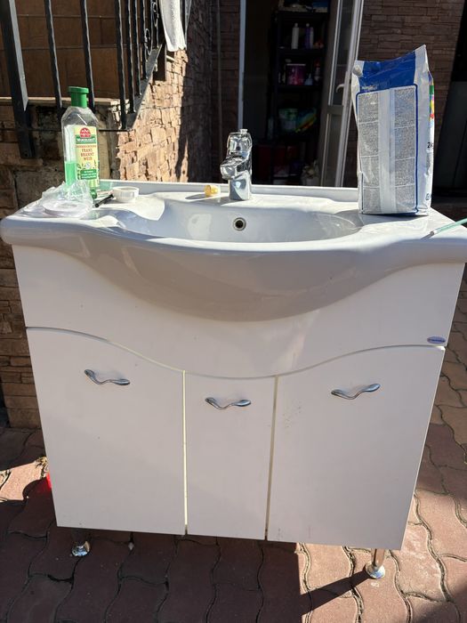 Mobilier baie cu lavoar si oglinda