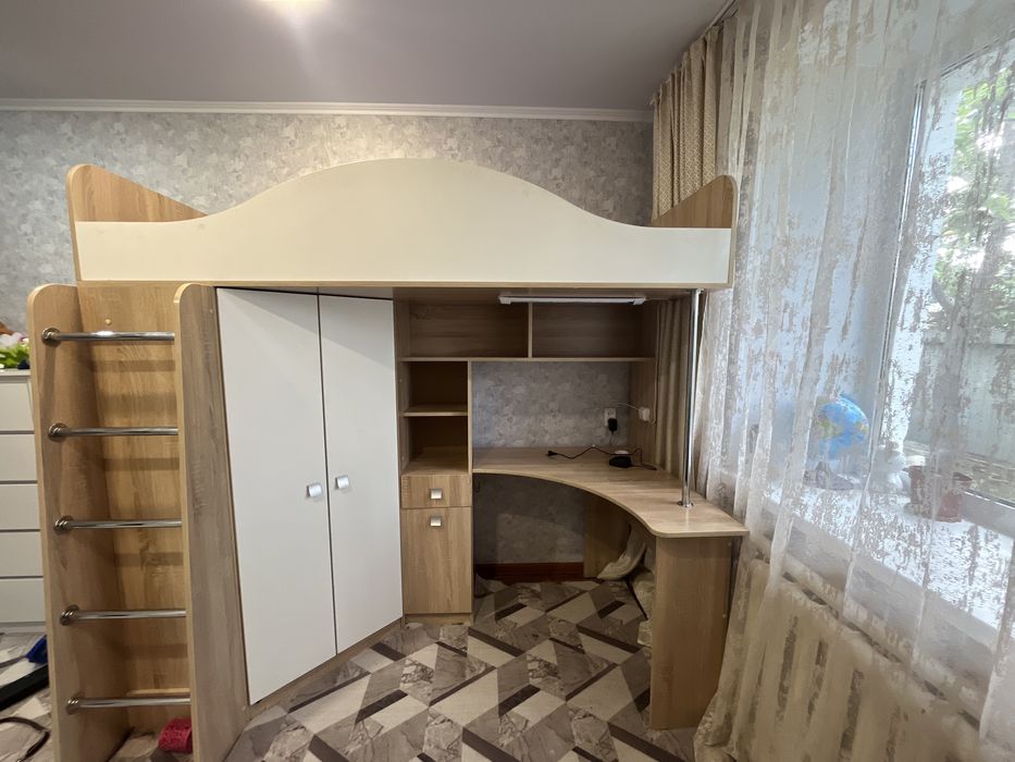 Продатся кровать со шкафами и столом