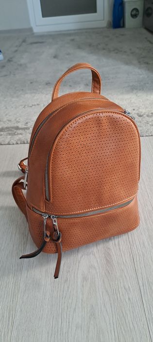 Vând rucsac dama