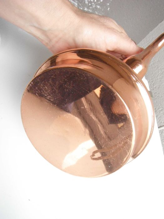 Голямо медно котле и чайник от мед с дървена дръжка