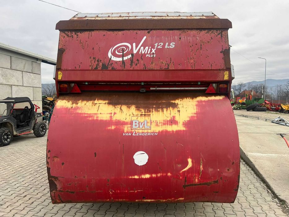 Фуражораздаващо ремарке BvL 12 м³ –(електрически и хидравлични)