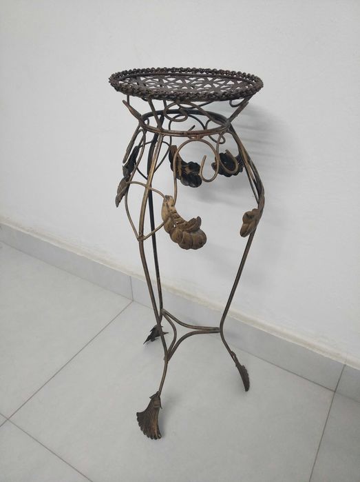 Подставка для вазы, горшка, цветов.