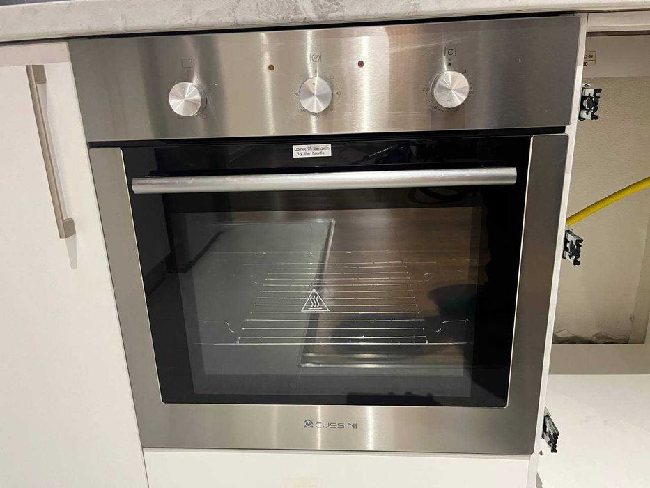 продается духовой шкаф Cussini