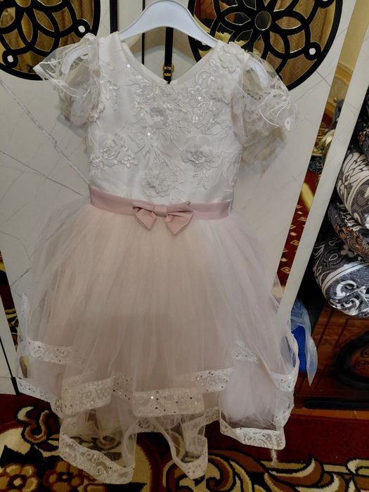 Праздничний платье