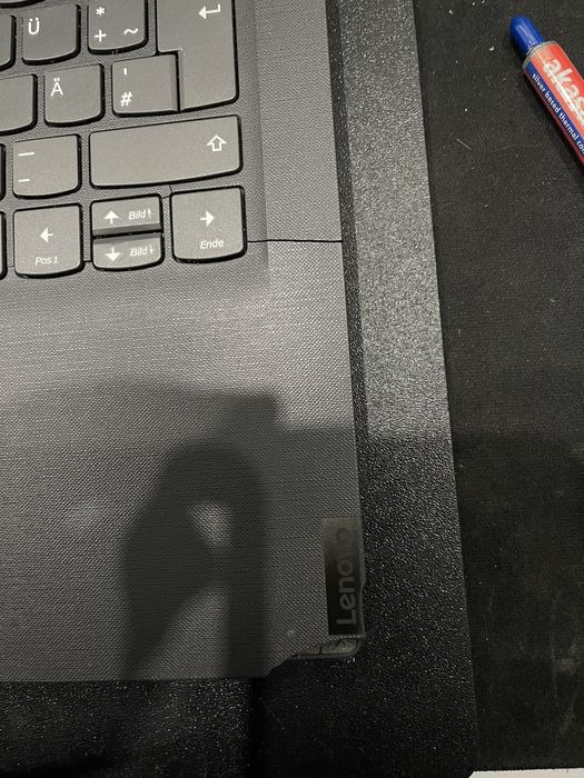 Laptop functional pt  piese Lenovo V14 IIL Intel i3 generatia a 10 a