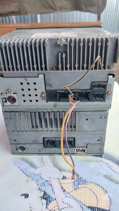 Продам автомагнитоллы 2шт.