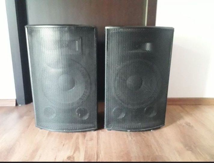 2 Boxe pasive 100w

2 boxe pasive ,scot in jur de 10
