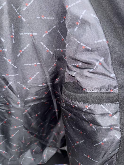 Продам бомбер, куртку Kiton.