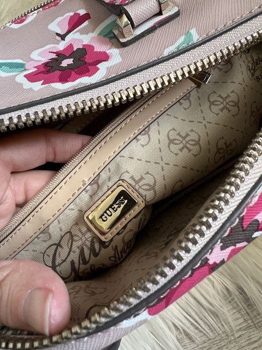 Чанта на цветя guess
