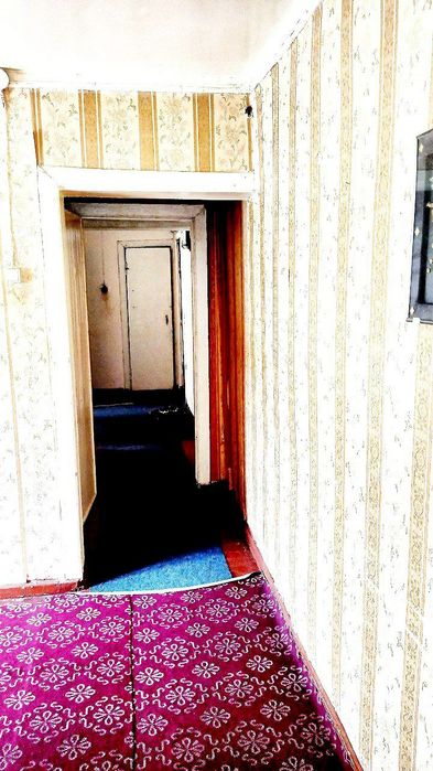 Sputnik 8   2  xonali  1  chi  etaj   srochni  sotamiz  36 000 $